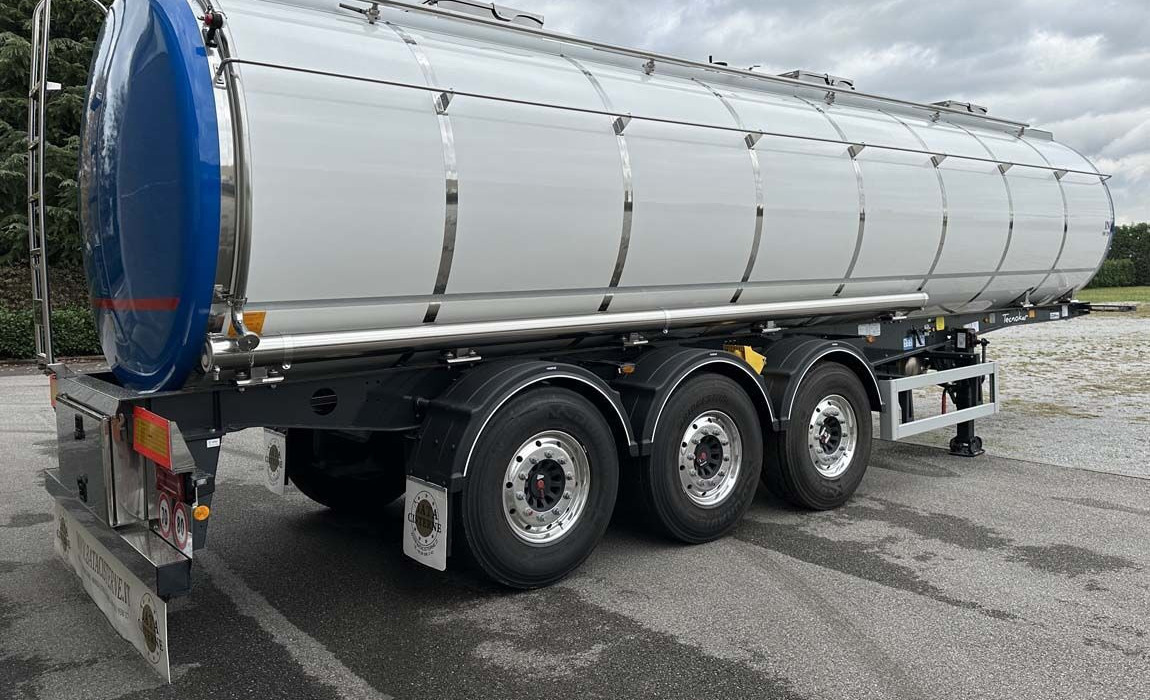 Bata CISTERNA SUPER LIGHT NUOVA - Tank semi-trailer: picture 4 Bata CISTERNA SUPER LIGHT NUOVA - Tank semi-trailer: picture 4
