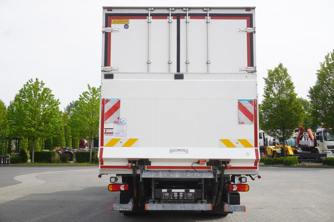 DAF LF 16.260 / Jegger Refrigerator / Carrier Supra 750 / DHOLLANDIA 1500 kg / Sleeper cab - Refrigerator truck: picture 4 DAF LF 16.260 / Jegger Refrigerator / Carrier Supra 750 / DHOLLANDIA 1500 kg / Sleeper cab - Refrigerator truck: picture 4