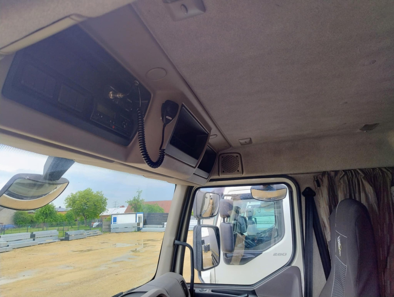 Lease a DAF LF 250 / Curtainsider 18 EPAL / sleeping cab DAF LF 250 / Curtainsider 18 EPAL / sleeping cab: picture 6