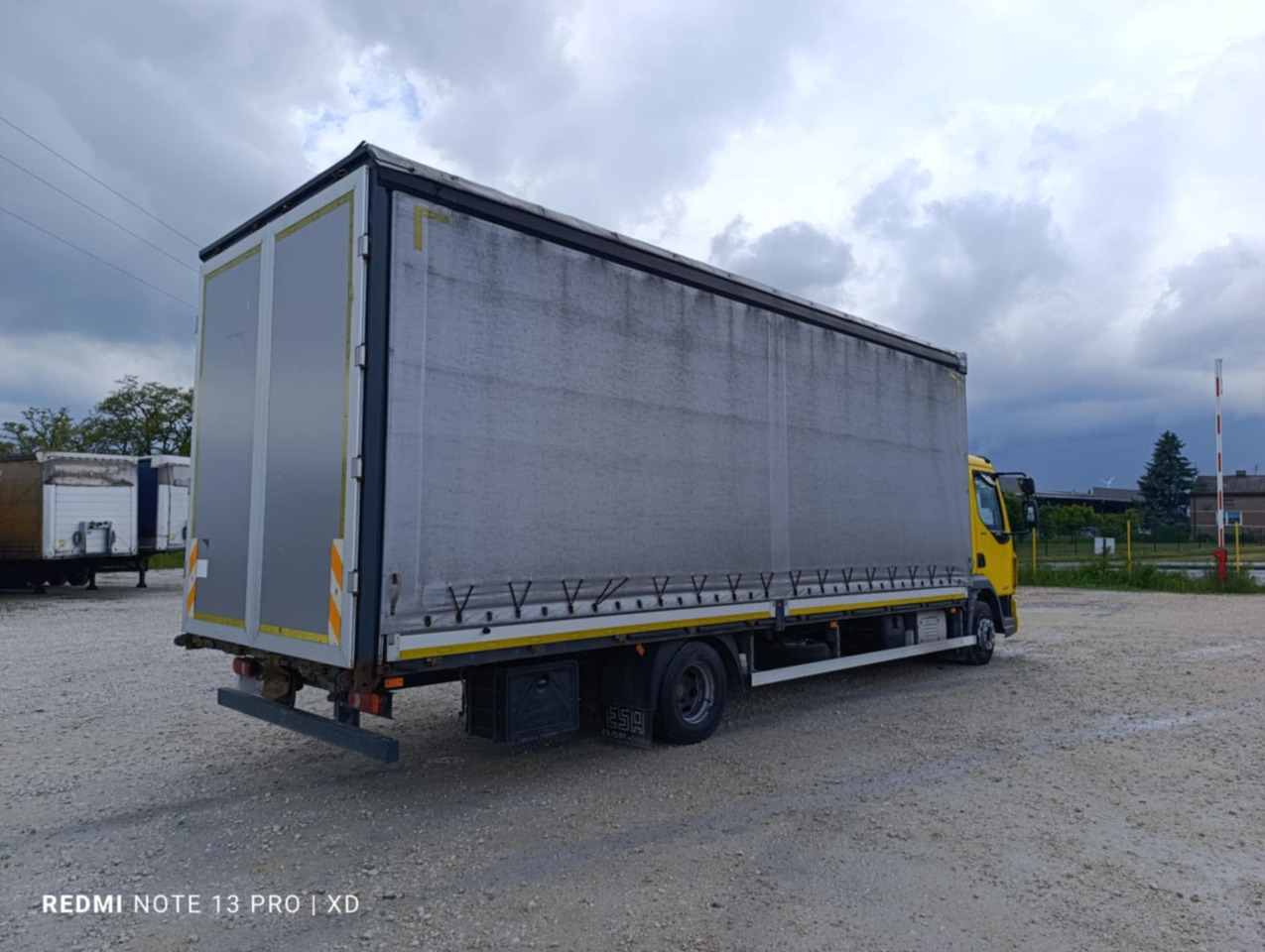 DAF LF 260 / Curtainsider 18 EPAL / sleeper cab - Curtainsider truck: picture 4 DAF LF 260 / Curtainsider 18 EPAL / sleeper cab - Curtainsider truck: picture 4