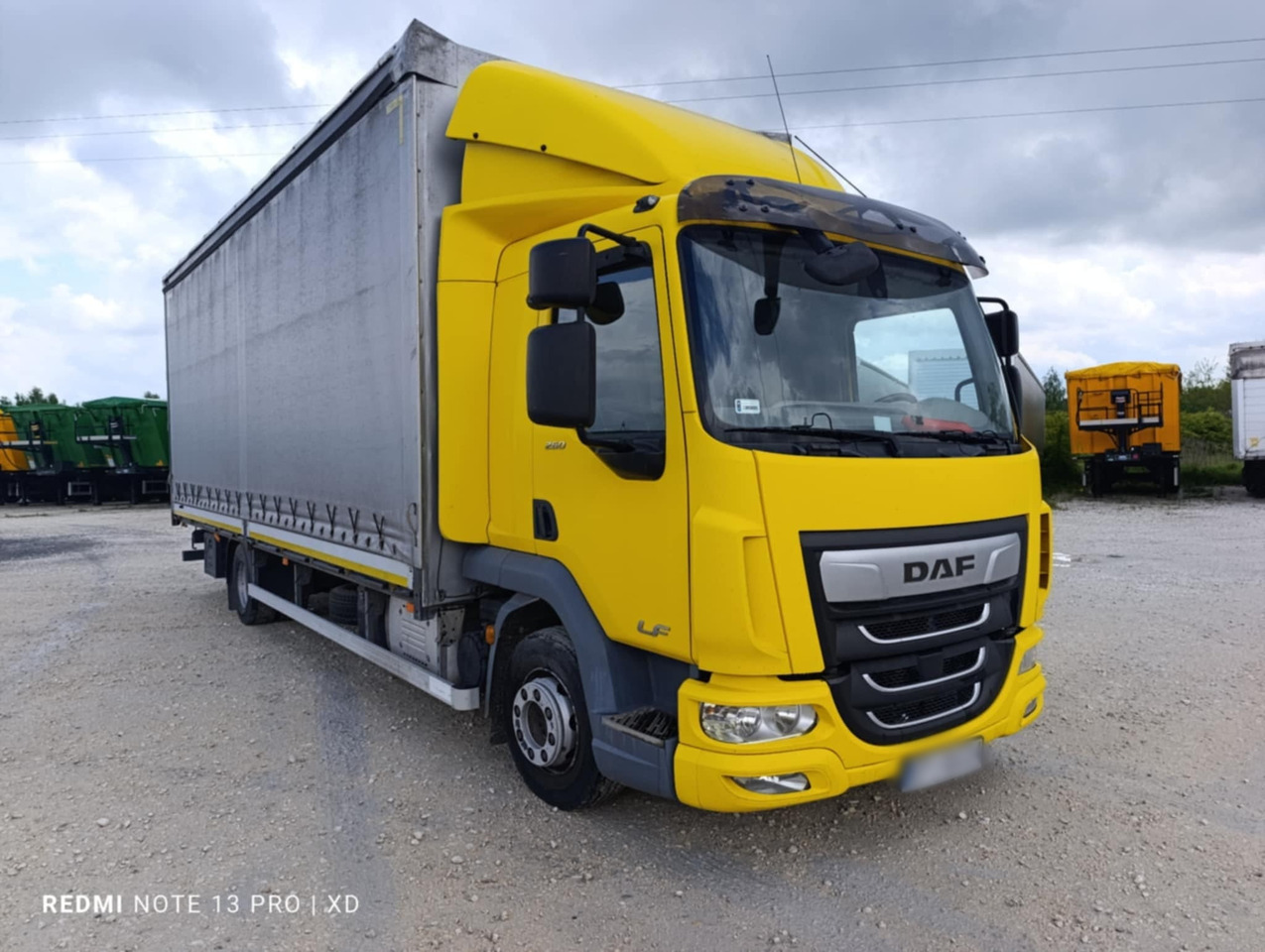 DAF LF 260 / Curtainsider 18 EPAL / sleeper cab - Curtainsider truck: picture 3 DAF LF 260 / Curtainsider 18 EPAL / sleeper cab - Curtainsider truck: picture 3