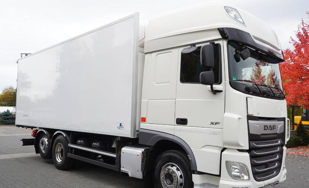 DAF XF 450 6×2 E6 / Refrigerator Lacapitaine / ATP/FRC to 2027 / 18 pallets - Refrigerator truck: picture 3 DAF XF 450 6×2 E6 / Refrigerator Lacapitaine / ATP/FRC to 2027 / 18 pallets - Refrigerator truck: picture 3