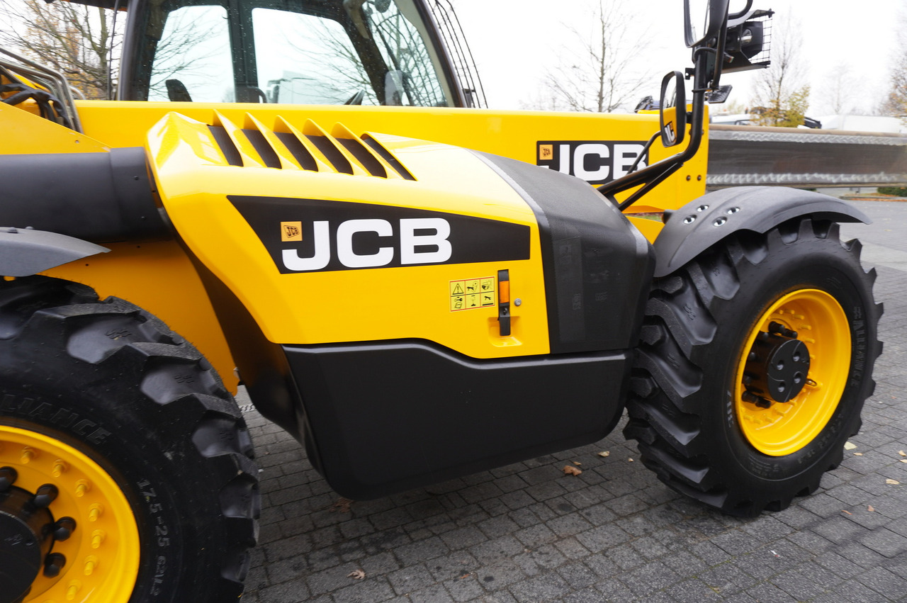 Lease a JCB 560-80 / 6 ton lifting capacity / power 146 HP JCB 560-80 / 6 ton lifting capacity / power 146 HP: picture 24