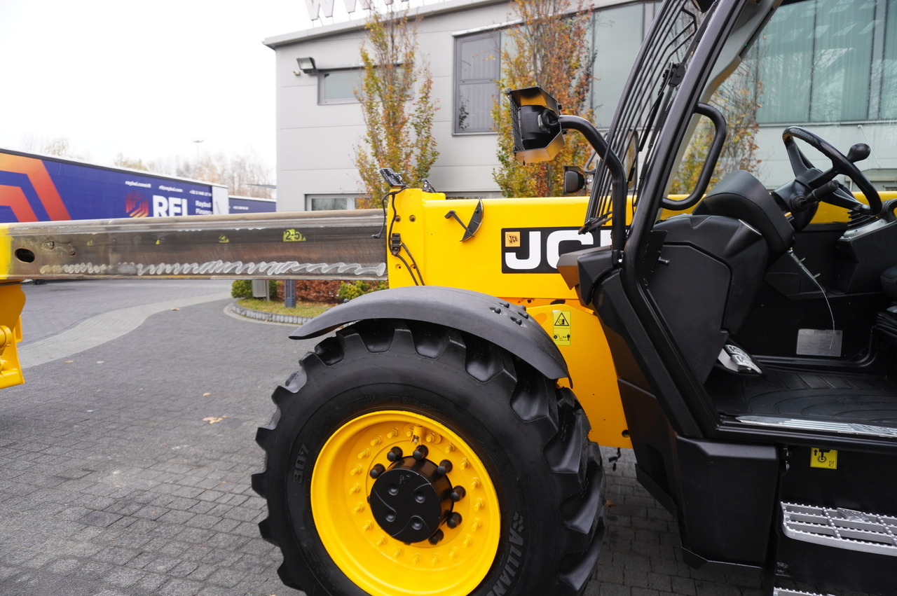 Lease a JCB 560-80 / 6 ton lifting capacity / power 146 HP JCB 560-80 / 6 ton lifting capacity / power 146 HP: picture 22