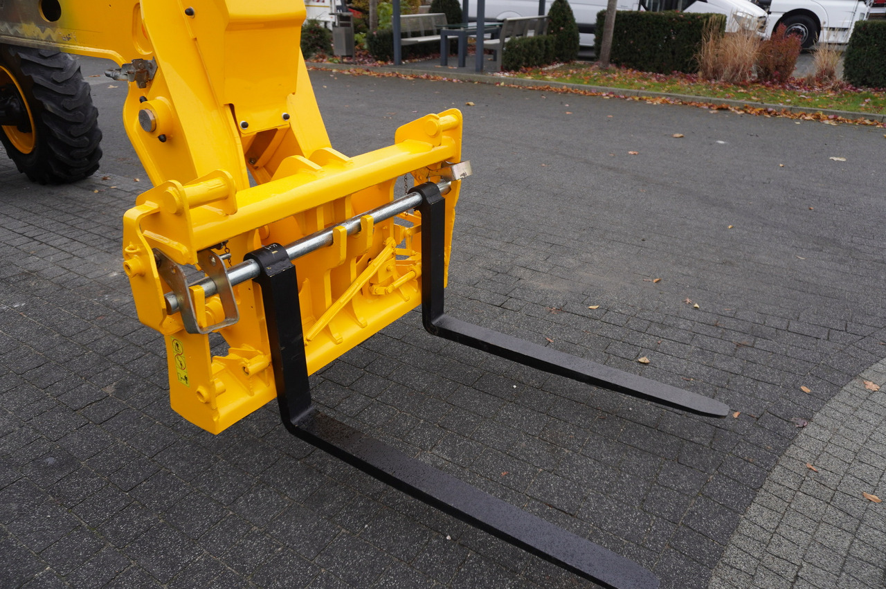 Lease a JCB 560-80 / 6 ton lifting capacity / power 146 HP JCB 560-80 / 6 ton lifting capacity / power 146 HP: picture 30