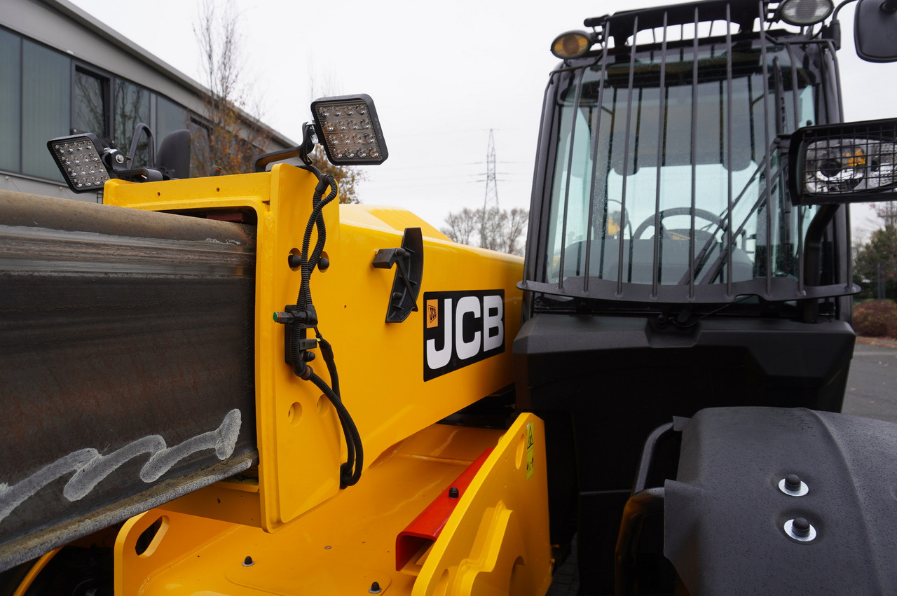 Lease a JCB 560-80 / 6 ton lifting capacity / power 146 HP JCB 560-80 / 6 ton lifting capacity / power 146 HP: picture 33