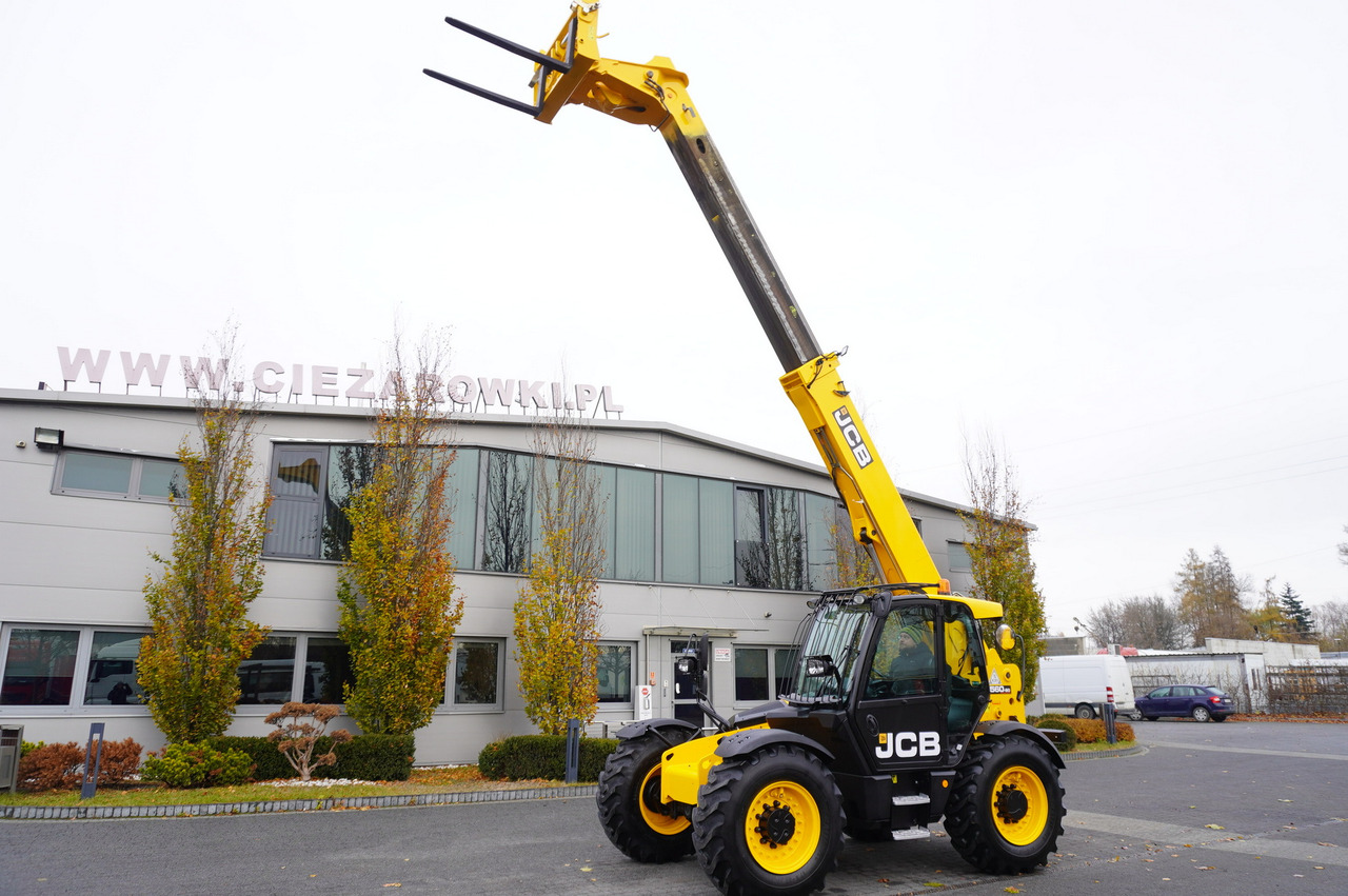 Wheel loader JCB 560-80 / 6 ton lifting capacity / power 146 HP: picture 1