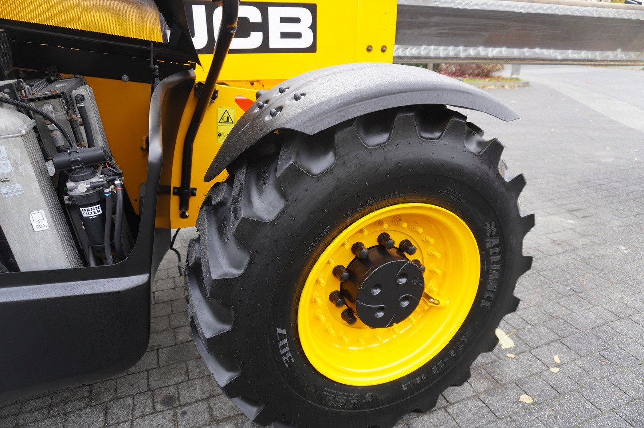 Lease a JCB 560-80 / 6 ton lifting capacity / power 146 HP JCB 560-80 / 6 ton lifting capacity / power 146 HP: picture 26