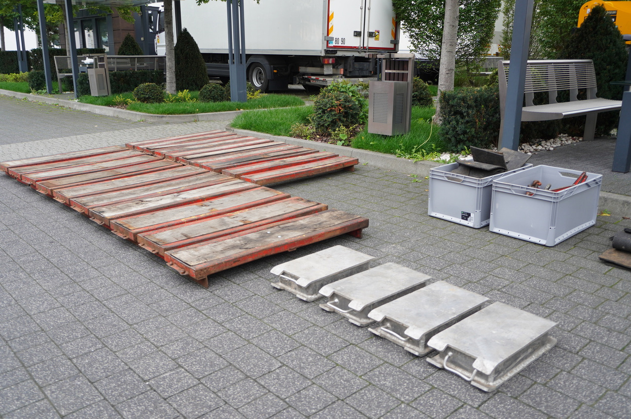 Low loader semi-trailer KÄSSBOHRER LB2 TIEF-BETT low loader semi-trailer / 16.5 m / Extendable semi-trailer / steered axles / 2 units: picture 22 Low loader semi-trailer KÄSSBOHRER LB2 TIEF-BETT low loader semi-trailer / 16.5 m / Extendable semi-trailer / steered axles / 2 units: picture 22