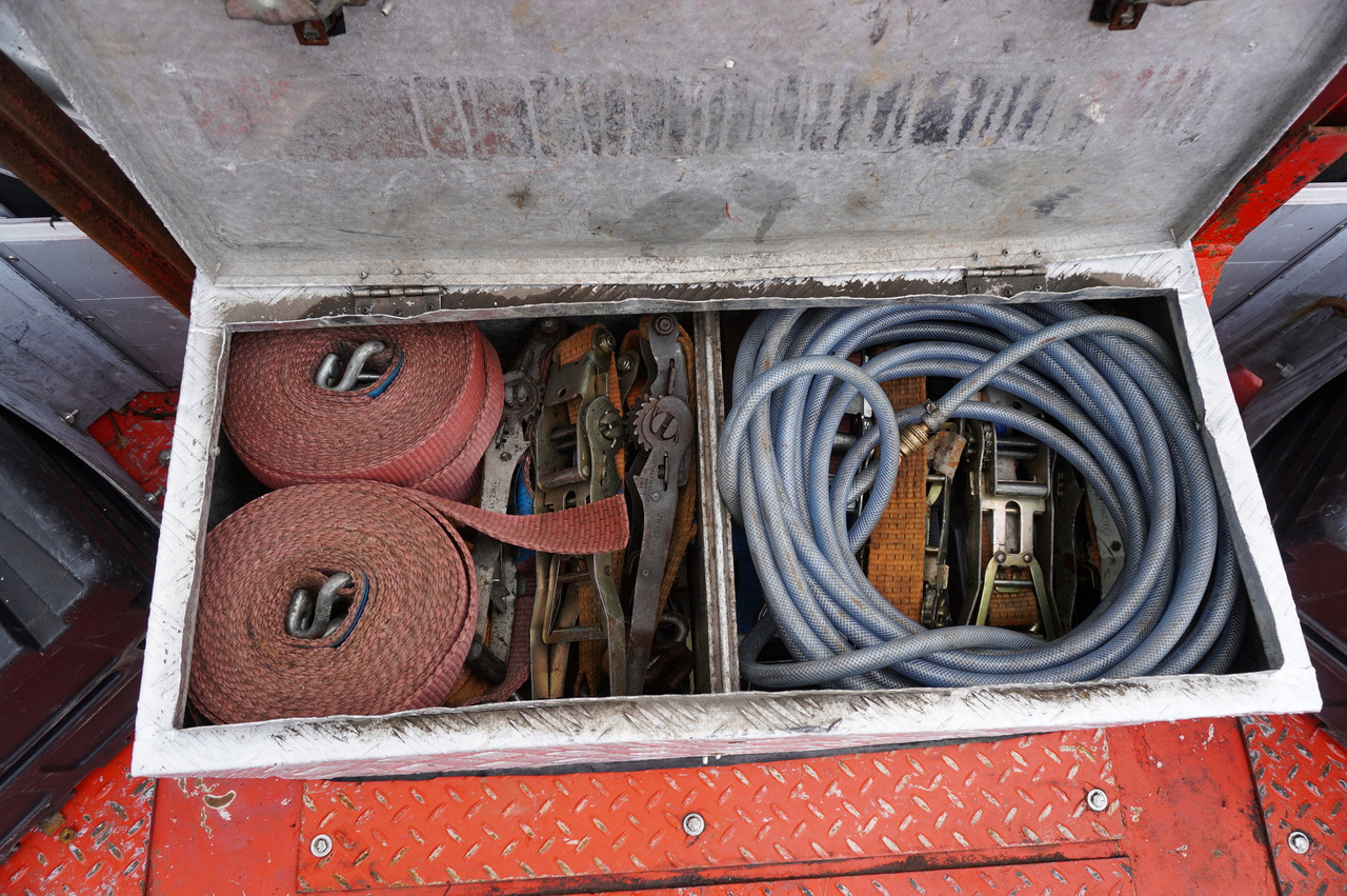 Low loader semi-trailer KÄSSBOHRER LB2 TIEF-BETT low loader semi-trailer / 16.5 m / Extendable semi-trailer / steered axles / 2 units: picture 28 Low loader semi-trailer KÄSSBOHRER LB2 TIEF-BETT low loader semi-trailer / 16.5 m / Extendable semi-trailer / steered axles / 2 units: picture 28