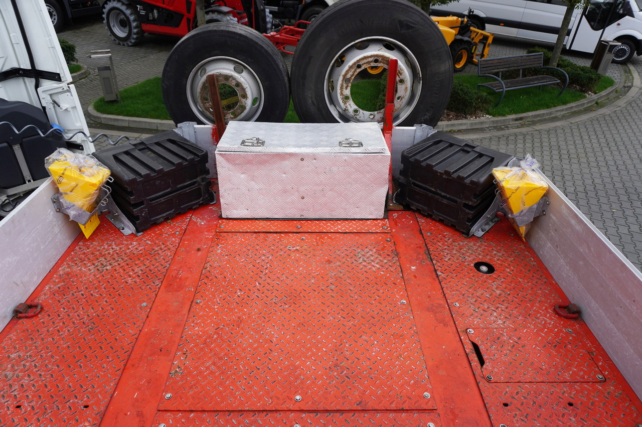 Low loader semi-trailer KÄSSBOHRER LB2 TIEF-BETT low loader semi-trailer / 16.5 m / Extendable semi-trailer / steered axles / 2 units: picture 27 Low loader semi-trailer KÄSSBOHRER LB2 TIEF-BETT low loader semi-trailer / 16.5 m / Extendable semi-trailer / steered axles / 2 units: picture 27