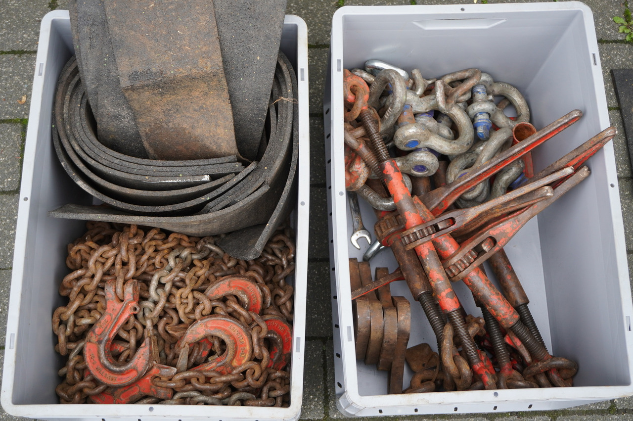 Low loader semi-trailer KÄSSBOHRER LB2 TIEF-BETT low loader semi-trailer / 16.5 m / Extendable semi-trailer / steered axles / 2 units: picture 23 Low loader semi-trailer KÄSSBOHRER LB2 TIEF-BETT low loader semi-trailer / 16.5 m / Extendable semi-trailer / steered axles / 2 units: picture 23