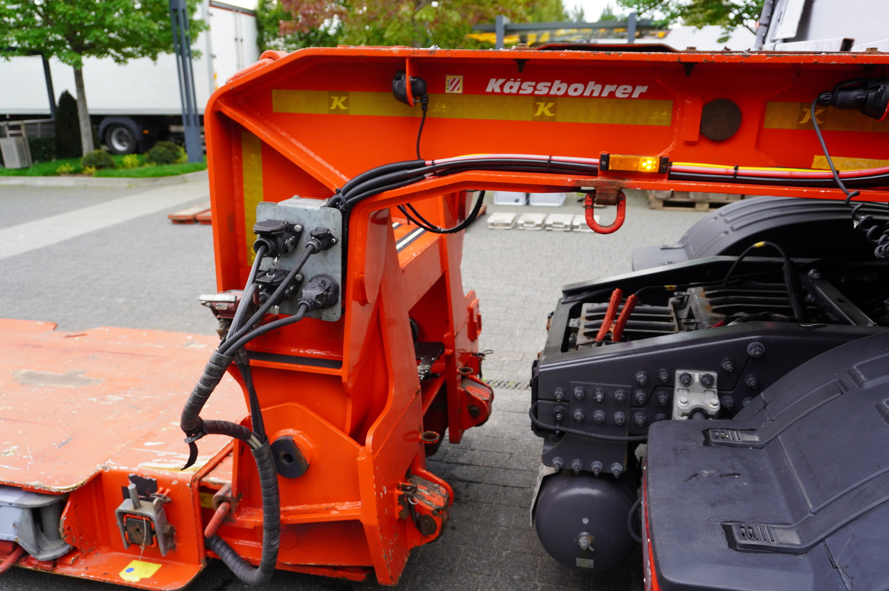 Low loader semi-trailer KÄSSBOHRER LB2 TIEF-BETT low loader semi-trailer / 16.5 m / Extendable semi-trailer / steered axles / 2 units: picture 33 Low loader semi-trailer KÄSSBOHRER LB2 TIEF-BETT low loader semi-trailer / 16.5 m / Extendable semi-trailer / steered axles / 2 units: picture 33