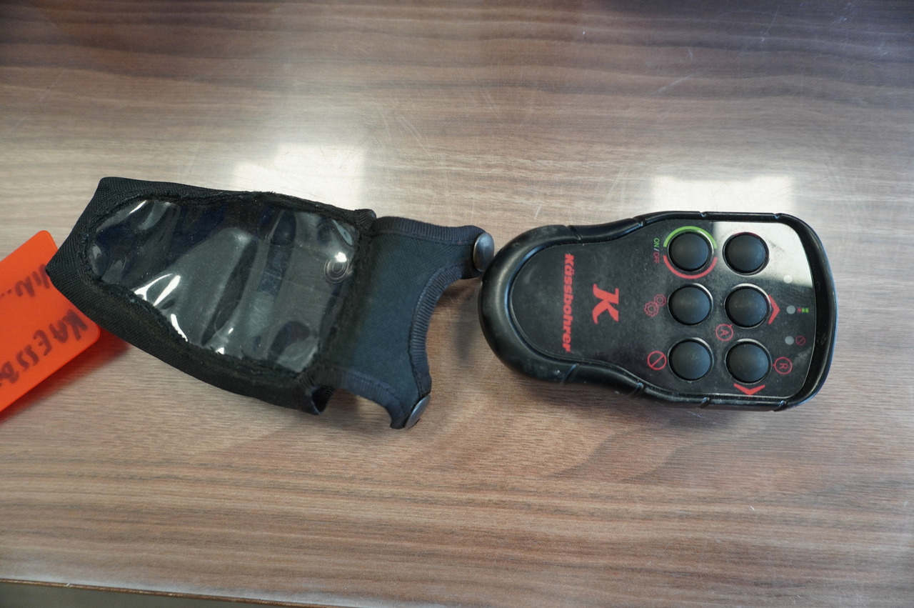 Low loader semi-trailer KÄSSBOHRER LB2 TIEF-BETT low loader semi-trailer / 16.5 m / Extendable semi-trailer / steered axles / 2 units: picture 15 Low loader semi-trailer KÄSSBOHRER LB2 TIEF-BETT low loader semi-trailer / 16.5 m / Extendable semi-trailer / steered axles / 2 units: picture 15