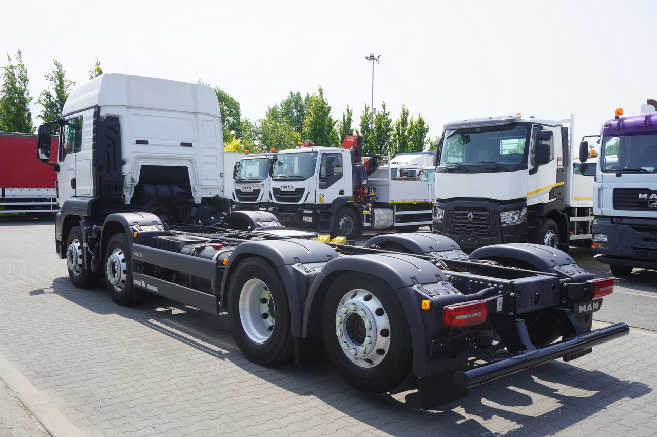 MAN TGS 35.420 8x2 / Chassis 6.4 m / 3 steered axles - Cab chassis truck: picture 4 MAN TGS 35.420 8x2 / Chassis 6.4 m / 3 steered axles - Cab chassis truck: picture 4