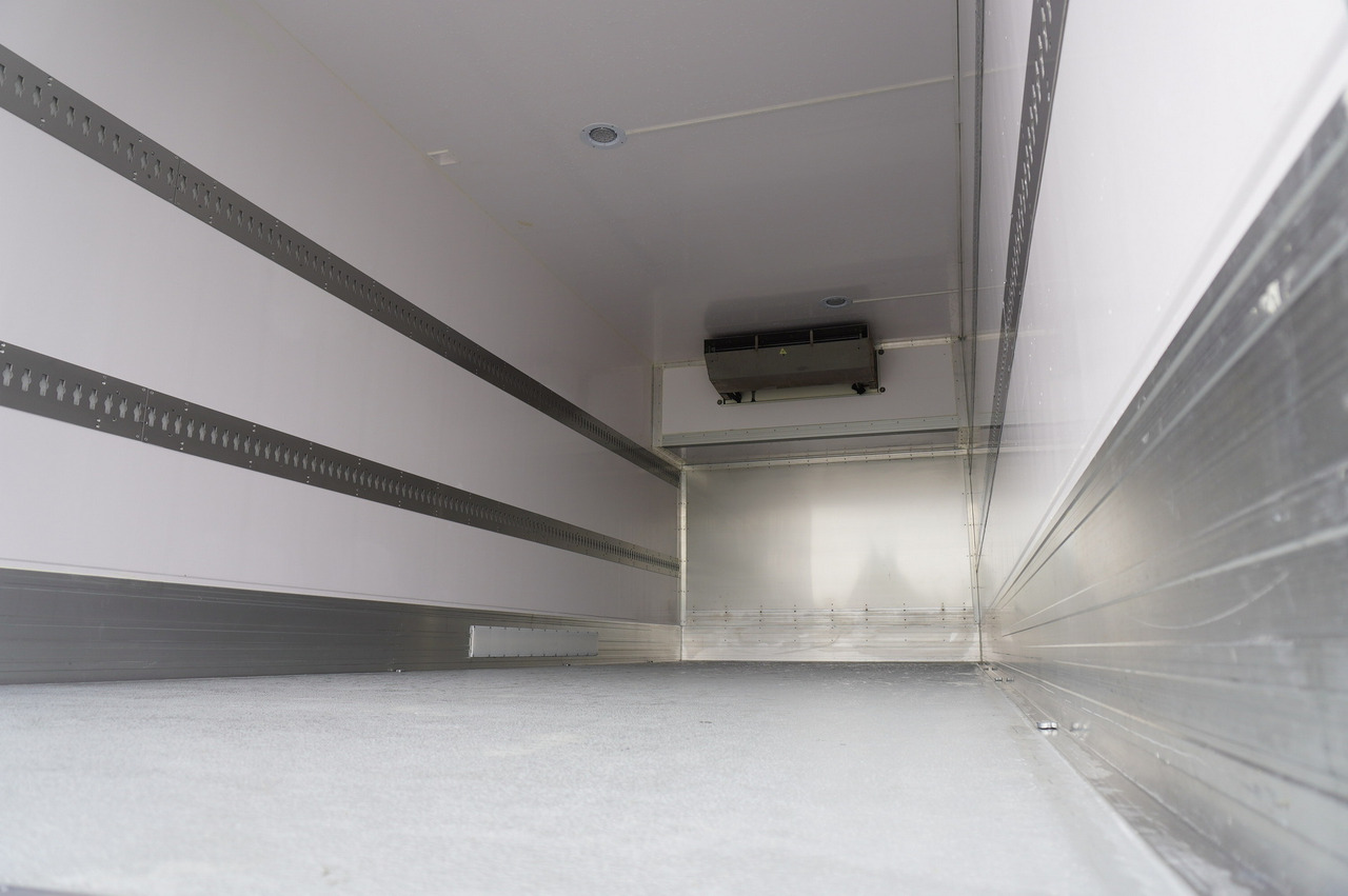 Refrigerator truck MERCEDES-BENZ 2543 / NEW Lamberet refrigerator/ 160 tho. km / steered 3rd axle: picture 14