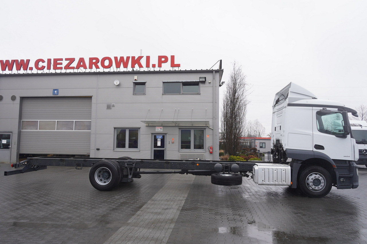 MERCEDES-BENZ Actros 1824 / 9.1 m chassis / sleeping cabin - Cab chassis truck: picture 2 MERCEDES-BENZ Actros 1824 / 9.1 m chassis / sleeping cabin - Cab chassis truck: picture 2