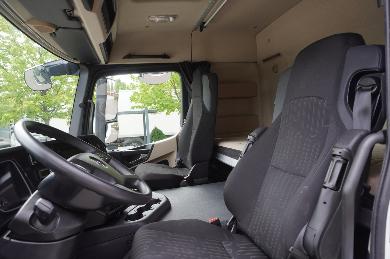 Lease a MERCEDES-BENZ Actros 1824 / Refrigerator 22 EPAL / Carrier Supra 850 / Sleeping cabin MERCEDES-BENZ Actros 1824 / Refrigerator 22 EPAL / Carrier Supra 850 / Sleeping cabin: picture 20 Lease a MERCEDES-BENZ Actros 1824 / Refrigerator 22 EPAL / Carrier Supra 850 / Sleeping cabin MERCEDES-BENZ Actros 1824 / Refrigerator 22 EPAL / Carrier Supra 850 / Sleeping cabin: picture 20