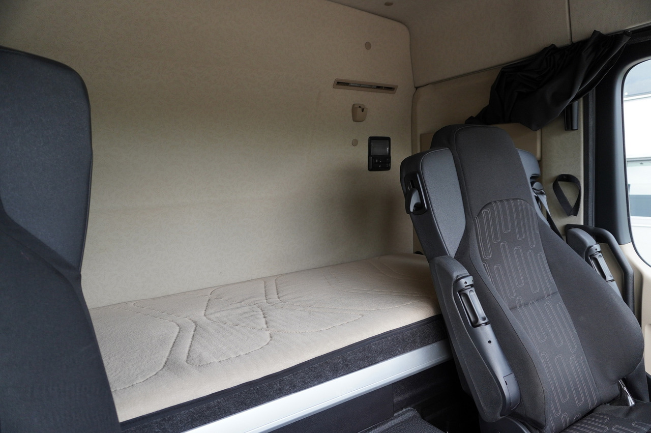 Refrigerator truck MERCEDES-BENZ Actros 1824 / Refrigerator 22 EPAL / Carrier Supra 850 / Sleeping cabin: picture 26