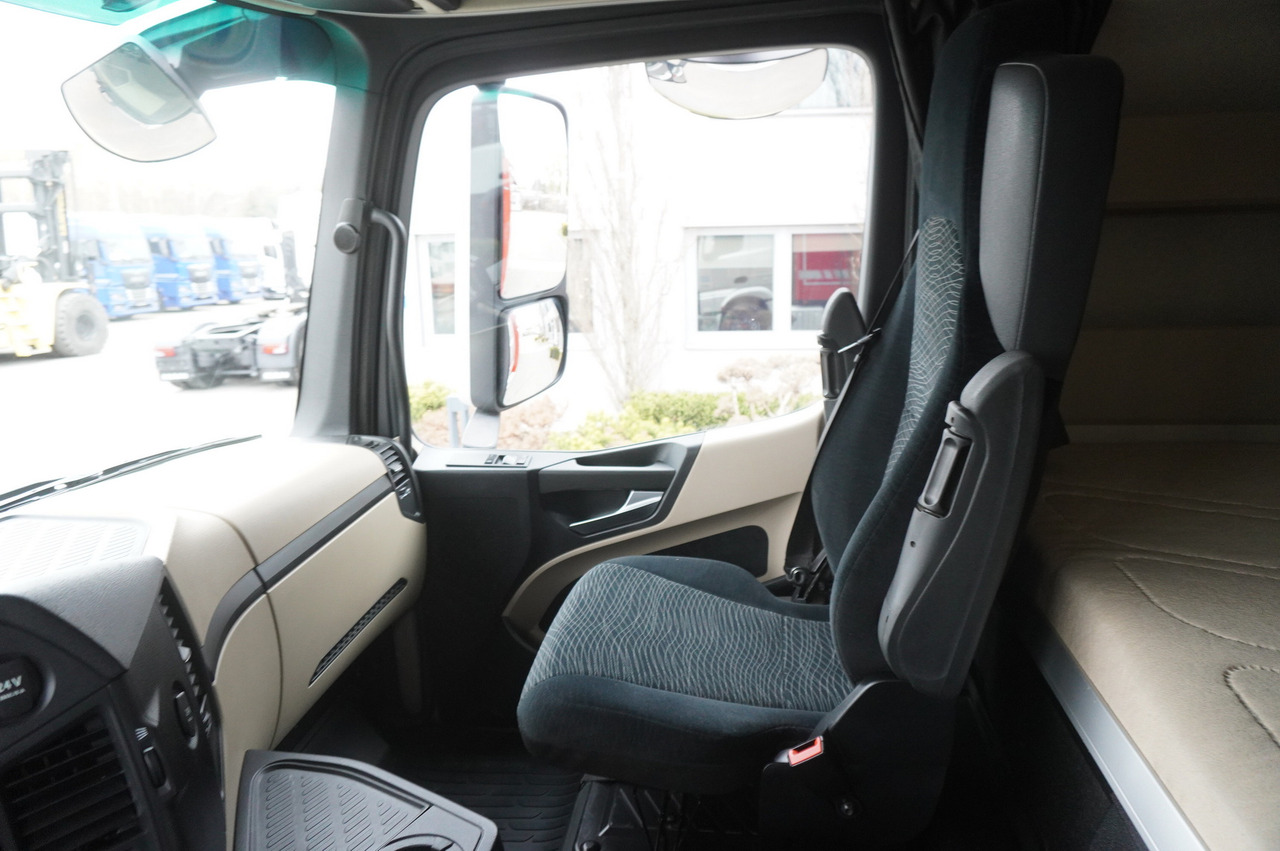 Lease a MERCEDES-BENZ Actros 3563 8x4 / Tipper for grain 20 t load capacity MERCEDES-BENZ Actros 3563 8x4 / Tipper for grain 20 t load capacity: picture 33 Lease a MERCEDES-BENZ Actros 3563 8x4 / Tipper for grain 20 t load capacity MERCEDES-BENZ Actros 3563 8x4 / Tipper for grain 20 t load capacity: picture 33