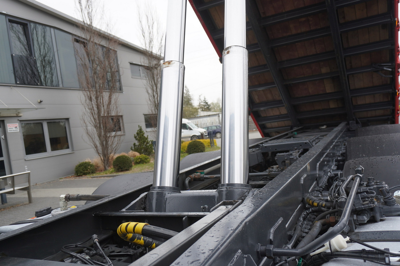 Lease a MERCEDES-BENZ Actros 3563 8x4 / Tipper for grain 20 t load capacity MERCEDES-BENZ Actros 3563 8x4 / Tipper for grain 20 t load capacity: picture 16 Lease a MERCEDES-BENZ Actros 3563 8x4 / Tipper for grain 20 t load capacity MERCEDES-BENZ Actros 3563 8x4 / Tipper for grain 20 t load capacity: picture 16