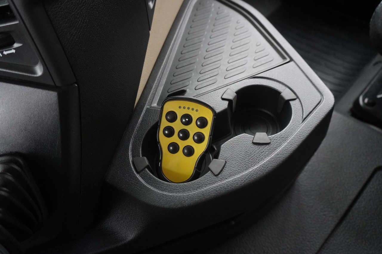 Lease a MERCEDES-BENZ Actros 3563 8x4 / Tipper for grain 20 t load capacity MERCEDES-BENZ Actros 3563 8x4 / Tipper for grain 20 t load capacity: picture 29 Lease a MERCEDES-BENZ Actros 3563 8x4 / Tipper for grain 20 t load capacity MERCEDES-BENZ Actros 3563 8x4 / Tipper for grain 20 t load capacity: picture 29