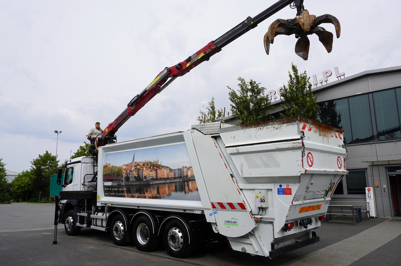 MERCEDES-BENZ Antos 3240 8x2 / Tajfun 5T crane / Farid Industries garbage truck/ 3 steered axles - Crane truck: picture 2 MERCEDES-BENZ Antos 3240 8x2 / Tajfun 5T crane / Farid Industries garbage truck/ 3 steered axles - Crane truck: picture 2