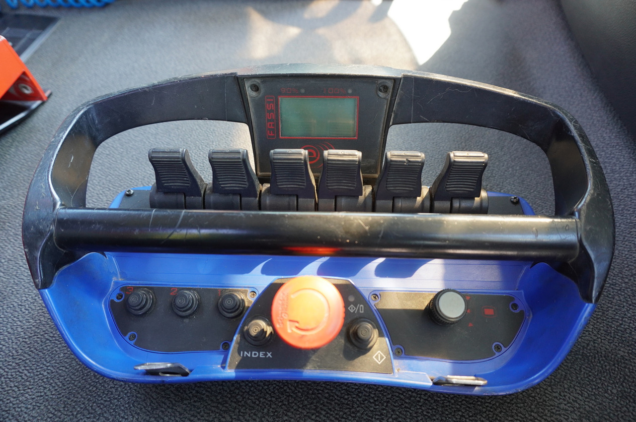 Lease a RENAULT C280 DTI 8 / FASSI crane 5.6 T / range 8 m / Flatbed 15 EPAL RENAULT C280 DTI 8 / FASSI crane 5.6 T / range 8 m / Flatbed 15 EPAL: picture 8