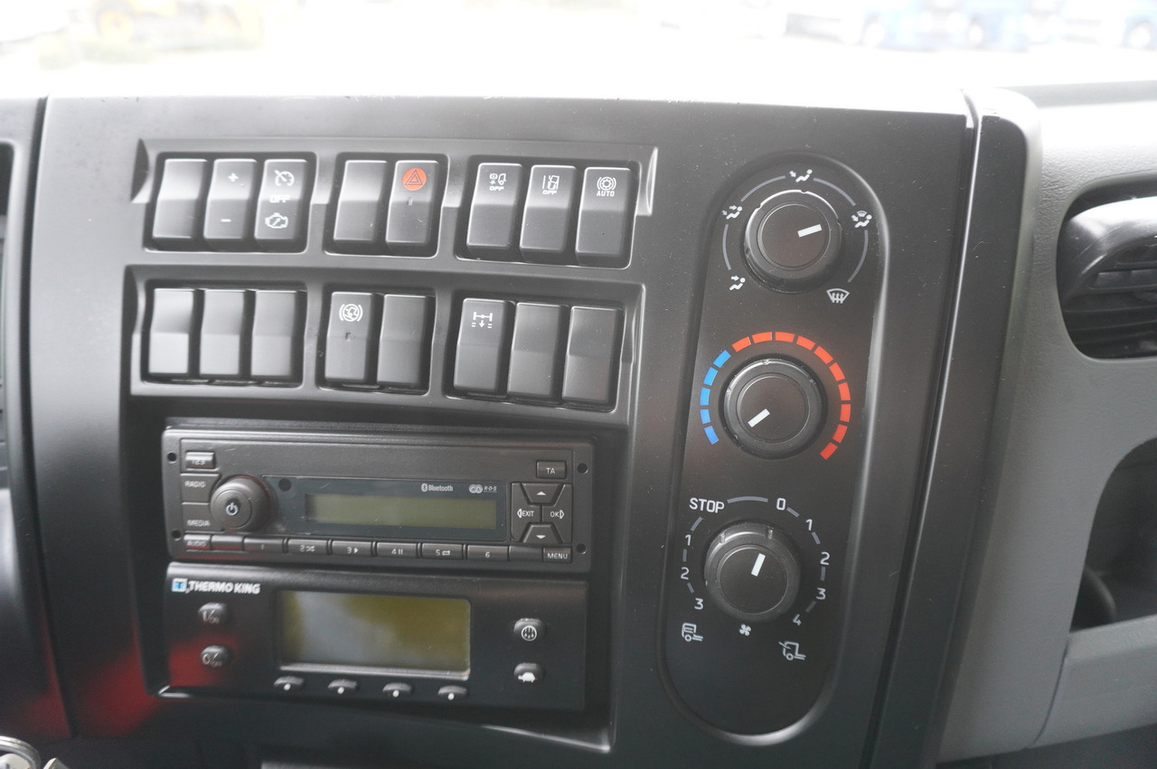 Lease a RENAULT D13 / 140 tho km !!! / Meat hook refrigerator / Thermoking T800R / 2 units RENAULT D13 / 140 tho km !!! / Meat hook refrigerator / Thermoking T800R / 2 units: picture 19 Lease a RENAULT D13 / 140 tho km !!! / Meat hook refrigerator / Thermoking T800R / 2 units RENAULT D13 / 140 tho km !!! / Meat hook refrigerator / Thermoking T800R / 2 units: picture 19