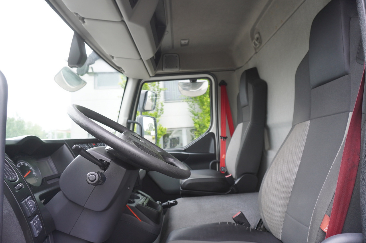 Lease a RENAULT D13 / 140 tho km !!! / Meat hook refrigerator / Thermoking T800R / 2 units RENAULT D13 / 140 tho km !!! / Meat hook refrigerator / Thermoking T800R / 2 units: picture 15 Lease a RENAULT D13 / 140 tho km !!! / Meat hook refrigerator / Thermoking T800R / 2 units RENAULT D13 / 140 tho km !!! / Meat hook refrigerator / Thermoking T800R / 2 units: picture 15