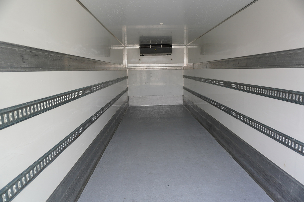 Refrigerator truck SCANIA R500 E6 6x2 / Lecapitaine 21 EPAL refrigerator / Carrier Supra 1150 / 2021 / steered axle: picture 10