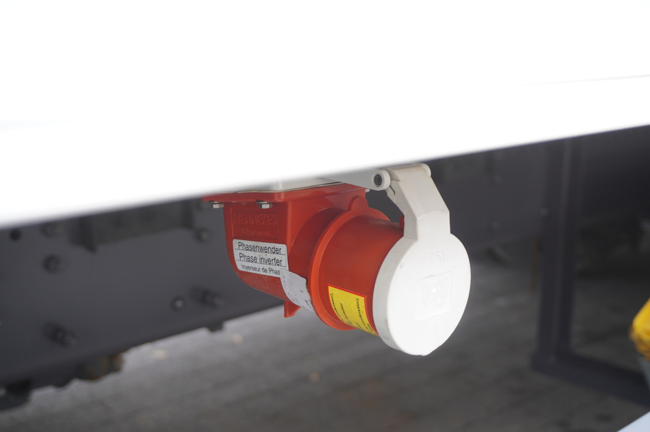 Refrigerator truck SCANIA R500 E6 6x2 / Lecapitaine 21 EPAL refrigerator / Carrier Supra 1150 / 2021 / steered axle: picture 7