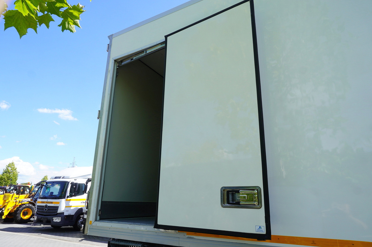 Refrigerator truck SCANIA R500 / Lecapitaine refrigerator 20 EPAL / Carrier Supra 950 / Steered 3rd axle: picture 9