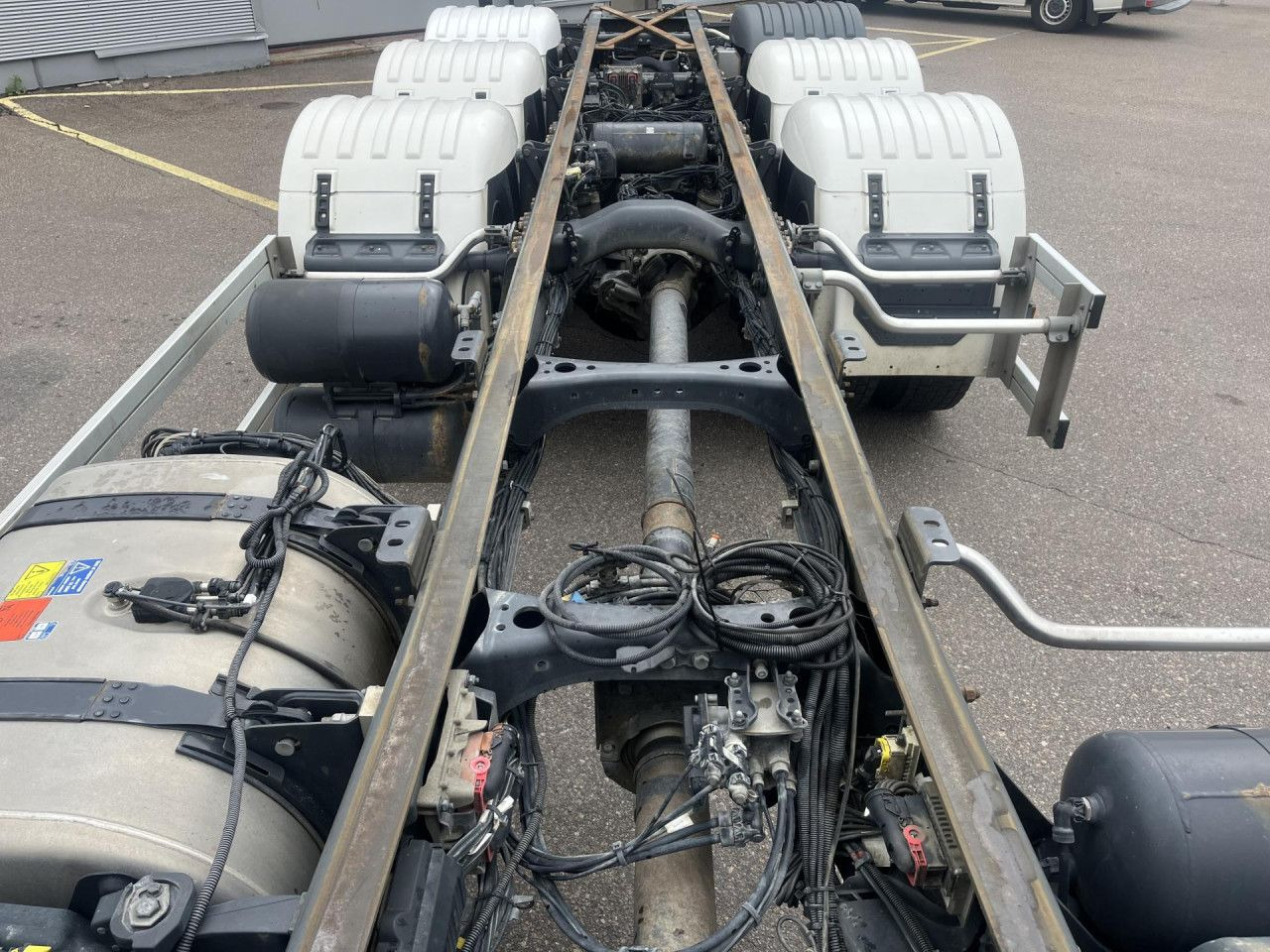 Crane truck SCANIA R560 B8x4*4 / Chassis / sleeper cab / Power take-off: picture 11