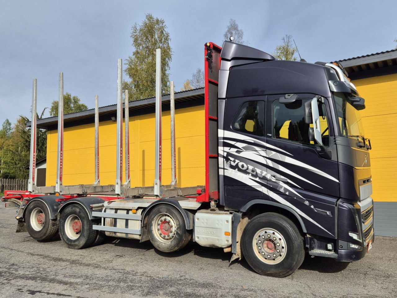 VOLVO FH 750 8x4 / 2 lifted axles / timber truck - Timber truck: picture 3 VOLVO FH 750 8x4 / 2 lifted axles / timber truck - Timber truck: picture 3