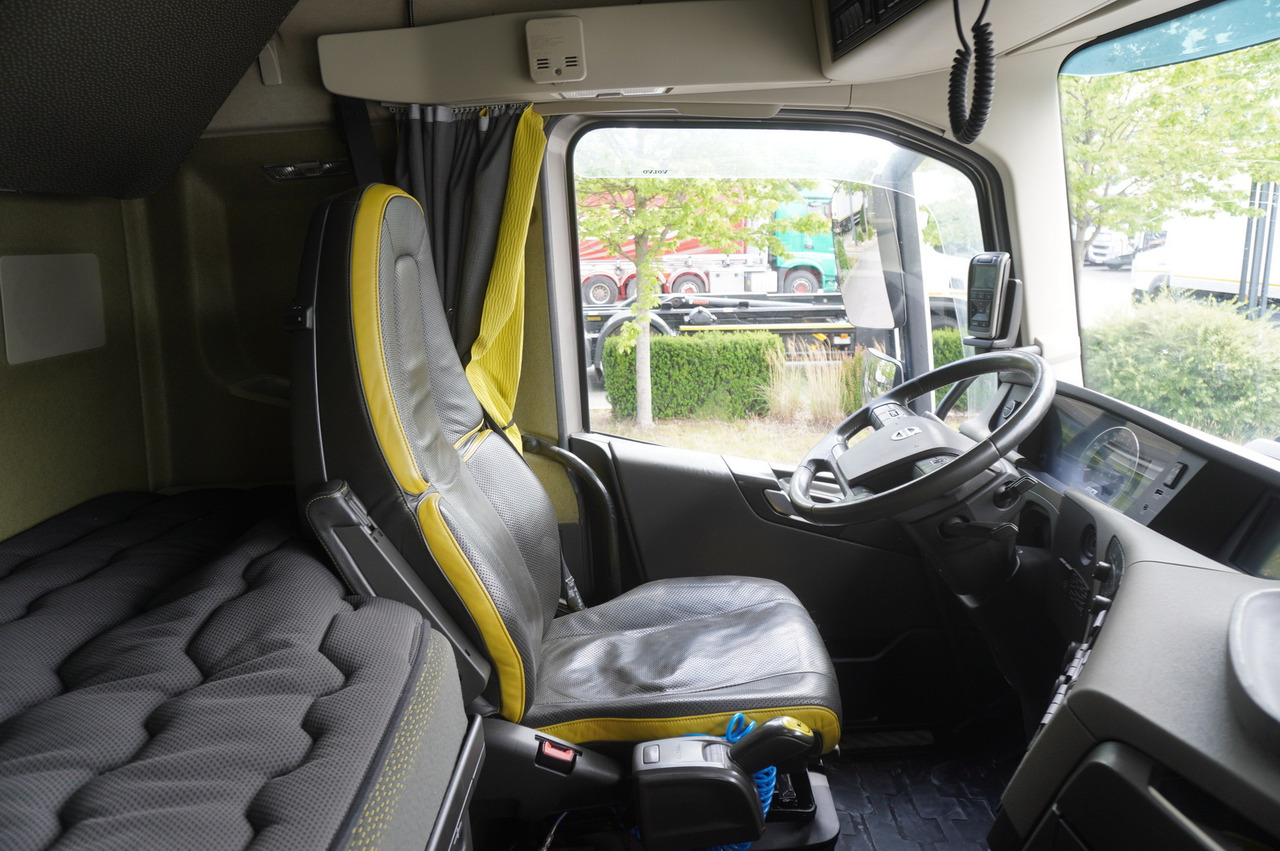 Cab chassis truck VOLVO FH16 750 8x4x4 / 750 HP! / Frame 685 cm / Steered 4th axle: picture 27
