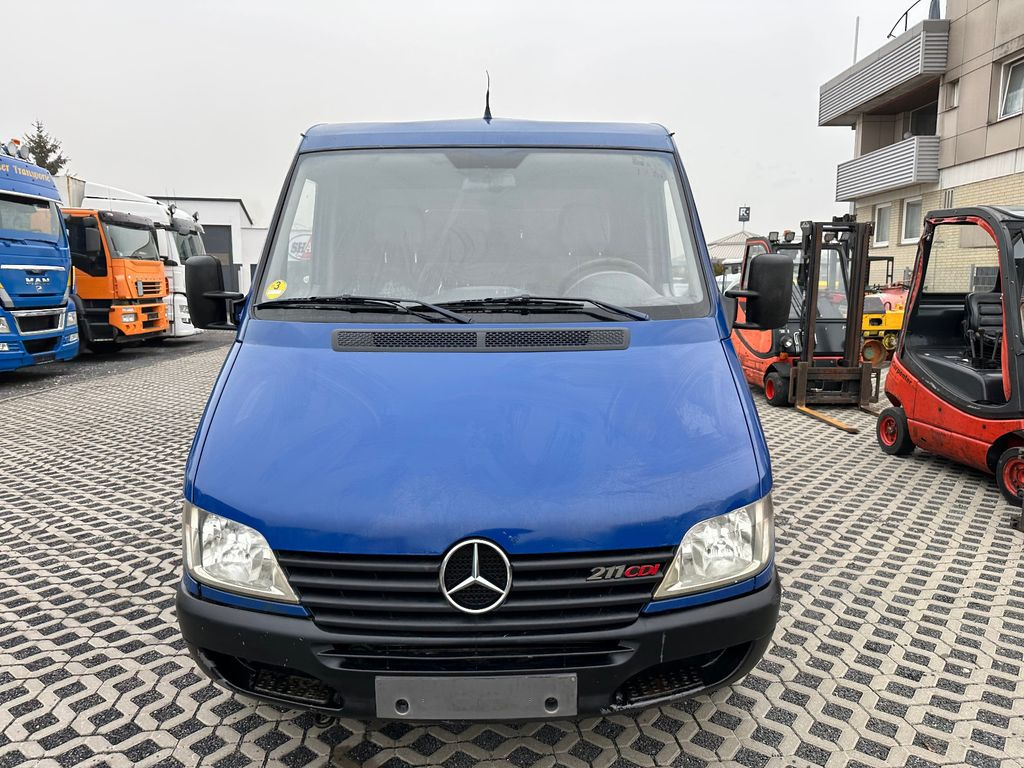 Mercedes-Benz 211 CDI - Small van: picture 2 Mercedes-Benz 211 CDI - Small van: picture 2