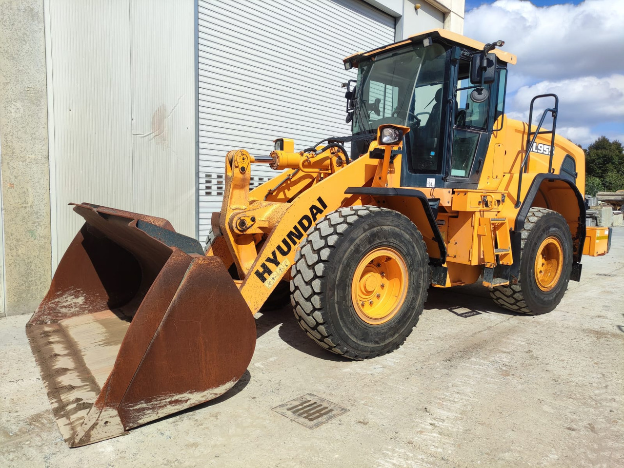 HYUNDAI HL955 - Wheel loader: picture 1 HYUNDAI HL955 - Wheel loader: picture 1