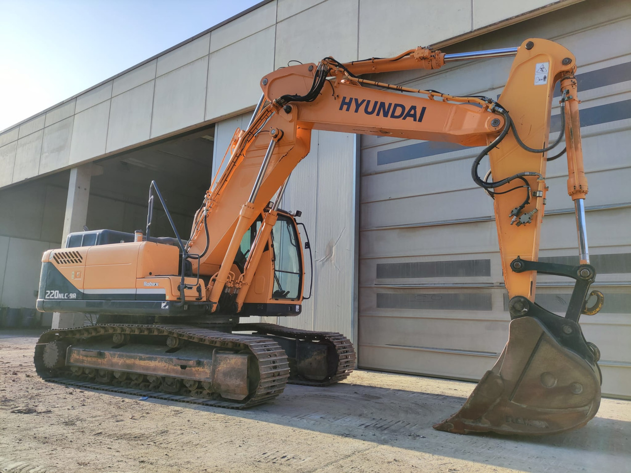 Hyundai R220NLC-9A - Crawler excavator: picture 3 Hyundai R220NLC-9A - Crawler excavator: picture 3