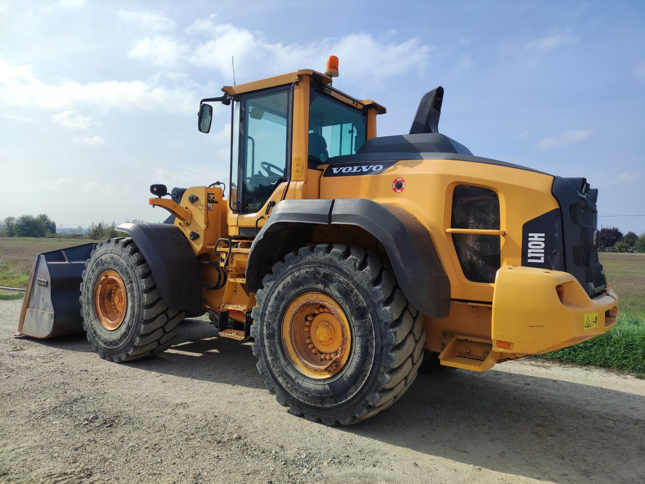 VOLVO L110H - Wheel loader: picture 2 VOLVO L110H - Wheel loader: picture 2