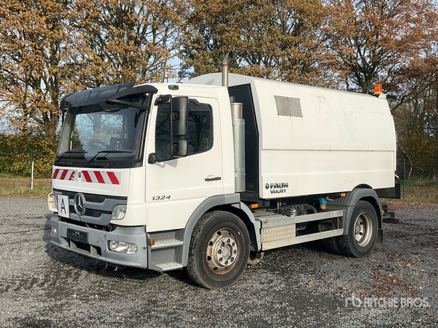 2013 Mercedes-Benz 1324 4x2 Sweeper Truck - Road sweeper: picture 1 2013 Mercedes-Benz 1324 4x2 Sweeper Truck - Road sweeper: picture 1