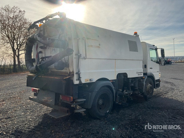 2013 Mercedes-Benz 1324 4x2 Sweeper Truck - Road sweeper: picture 4 2013 Mercedes-Benz 1324 4x2 Sweeper Truck - Road sweeper: picture 4