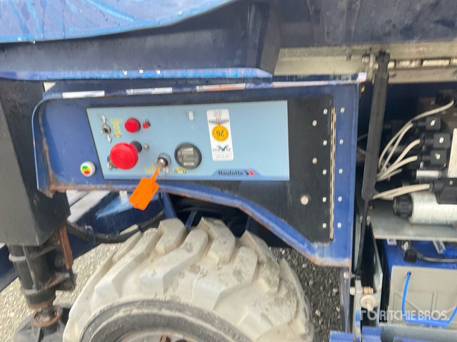 2016 Haulotte 12RTE 4x4 Electric Scissor Lift - Scissor lift: picture 5 2016 Haulotte 12RTE 4x4 Electric Scissor Lift - Scissor lift: picture 5