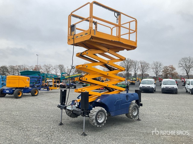 2016 Haulotte 12RTE 4x4 Electric Scissor Lift - Scissor lift: picture 3 2016 Haulotte 12RTE 4x4 Electric Scissor Lift - Scissor lift: picture 3