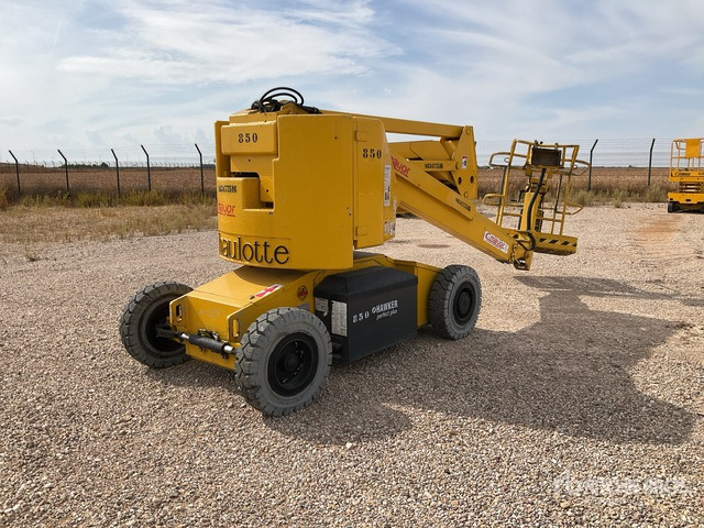 1999 Haulotte HA15I 2WD Electric Articulating Boom Lift - Articulated boom: picture 1 1999 Haulotte HA15I 2WD Electric Articulating Boom Lift - Articulated boom: picture 1