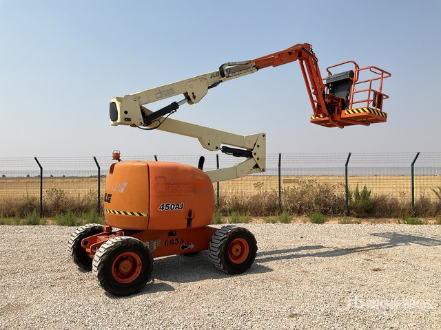 1999 JLG 450AJ 4WD Diesel Articulating Boom Lift - Articulated boom: picture 1 1999 JLG 450AJ 4WD Diesel Articulating Boom Lift - Articulated boom: picture 1