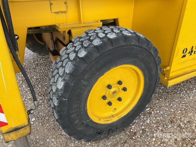 2000 Liftlux SL205-25D 4x4 4WDS/P Scissor Lift - Scissor lift: picture 4 2000 Liftlux SL205-25D 4x4 4WDS/P Scissor Lift - Scissor lift: picture 4