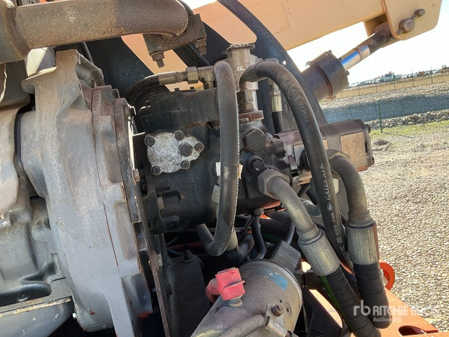 2001 JLG 450AJ 4WD Diesel Articulating Boom Lift - Articulated boom: picture 5 2001 JLG 450AJ 4WD Diesel Articulating Boom Lift - Articulated boom: picture 5