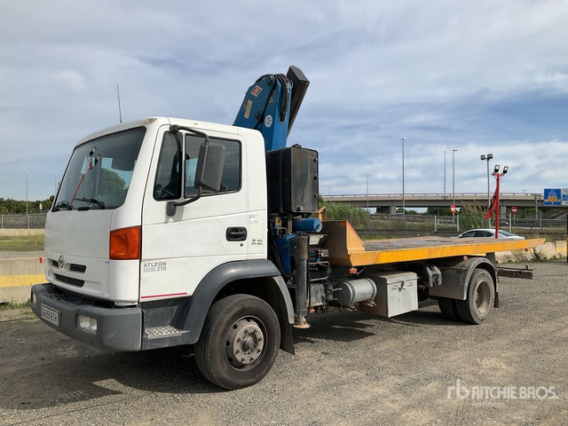 2002 Nissan Atleon 210 4x2 with Crane Rollback Truck - Tow truck: picture 1 2002 Nissan Atleon 210 4x2 with Crane Rollback Truck - Tow truck: picture 1