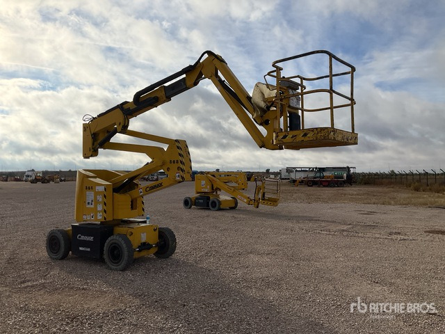 2006 Haulotte HA12IP 2WD Electric Articulating Boom Lift - Articulated boom: picture 2 2006 Haulotte HA12IP 2WD Electric Articulating Boom Lift - Articulated boom: picture 2